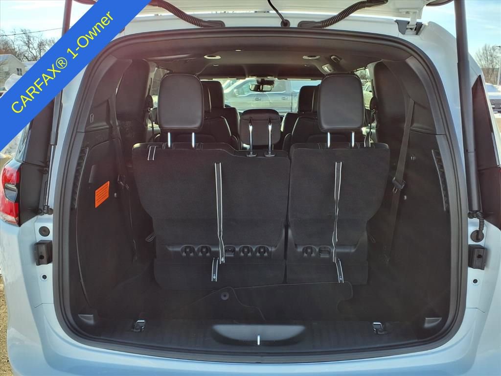 Used 2026 Chrysler Pacifica Select image 10