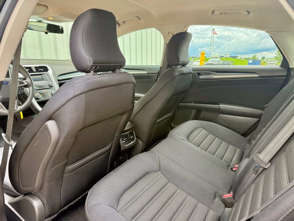 Used 2015 Ford Fusion SE FWD image 13
