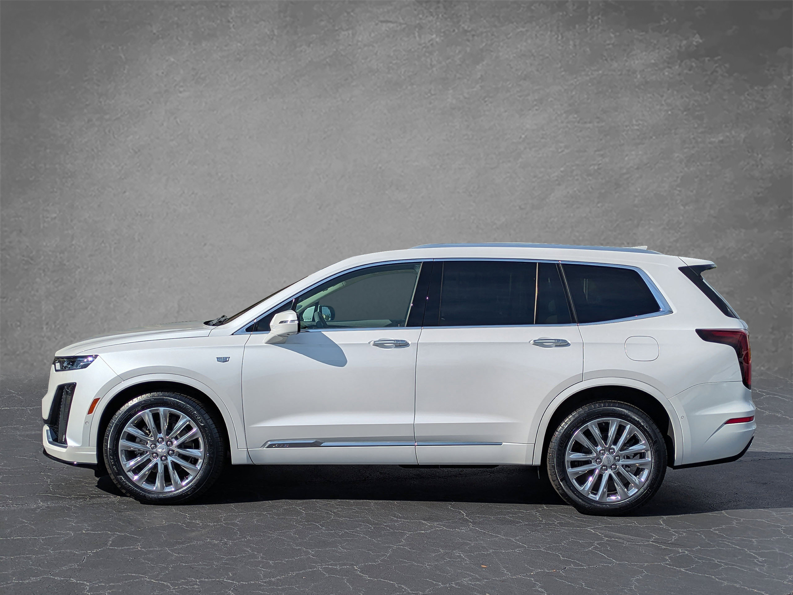 Certified 2025 Cadillac XT6 Premium Luxury w/ Technology Package AWD/4WD image 3