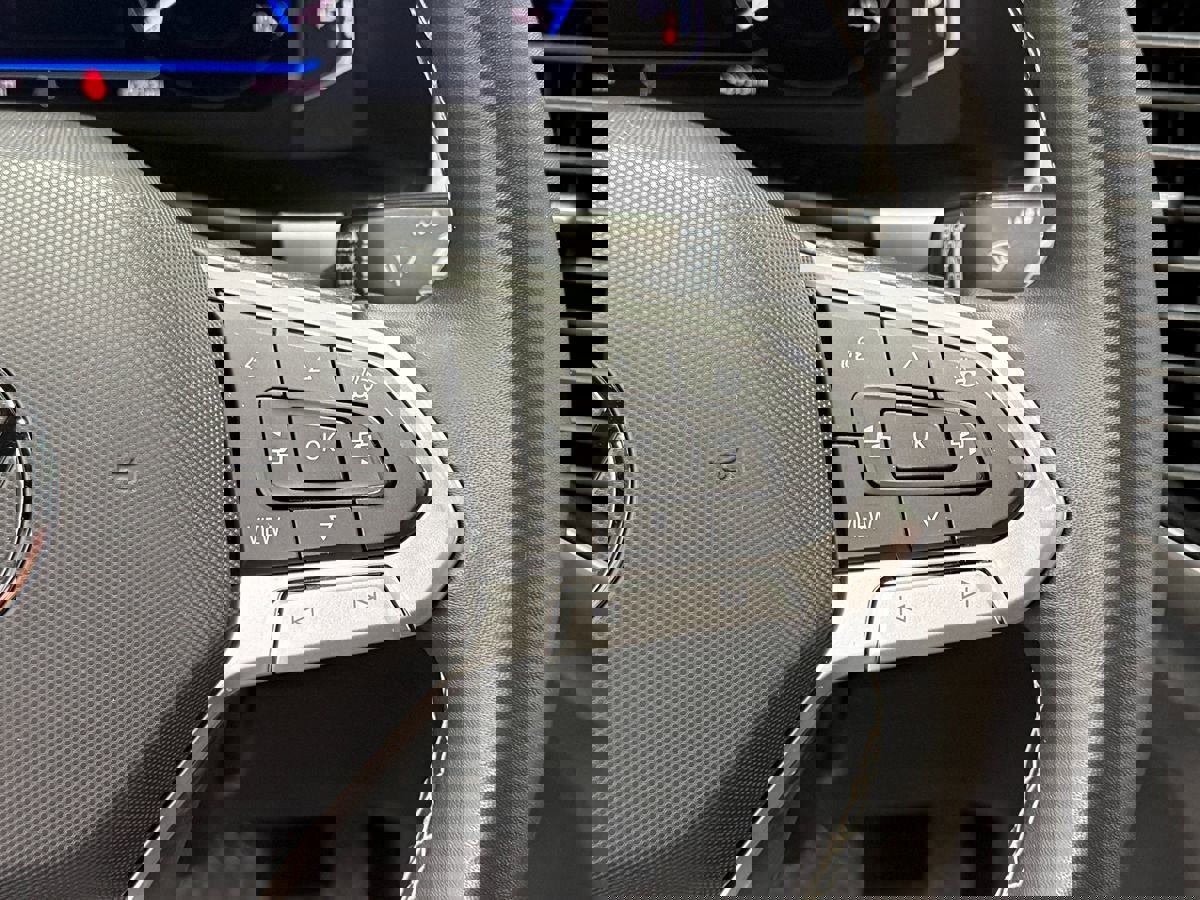 Used 2021 Volkswagen Atlas Cross Sport SEL Premium image 19