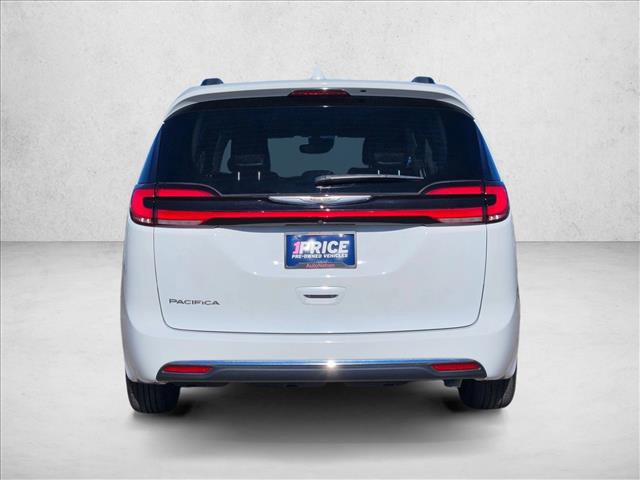 Used 2022 Chrysler Pacifica Touring-L image 7