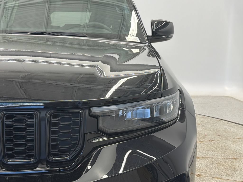 Certified 2024 Jeep Grand Cherokee Altitude AWD/4WD image 3