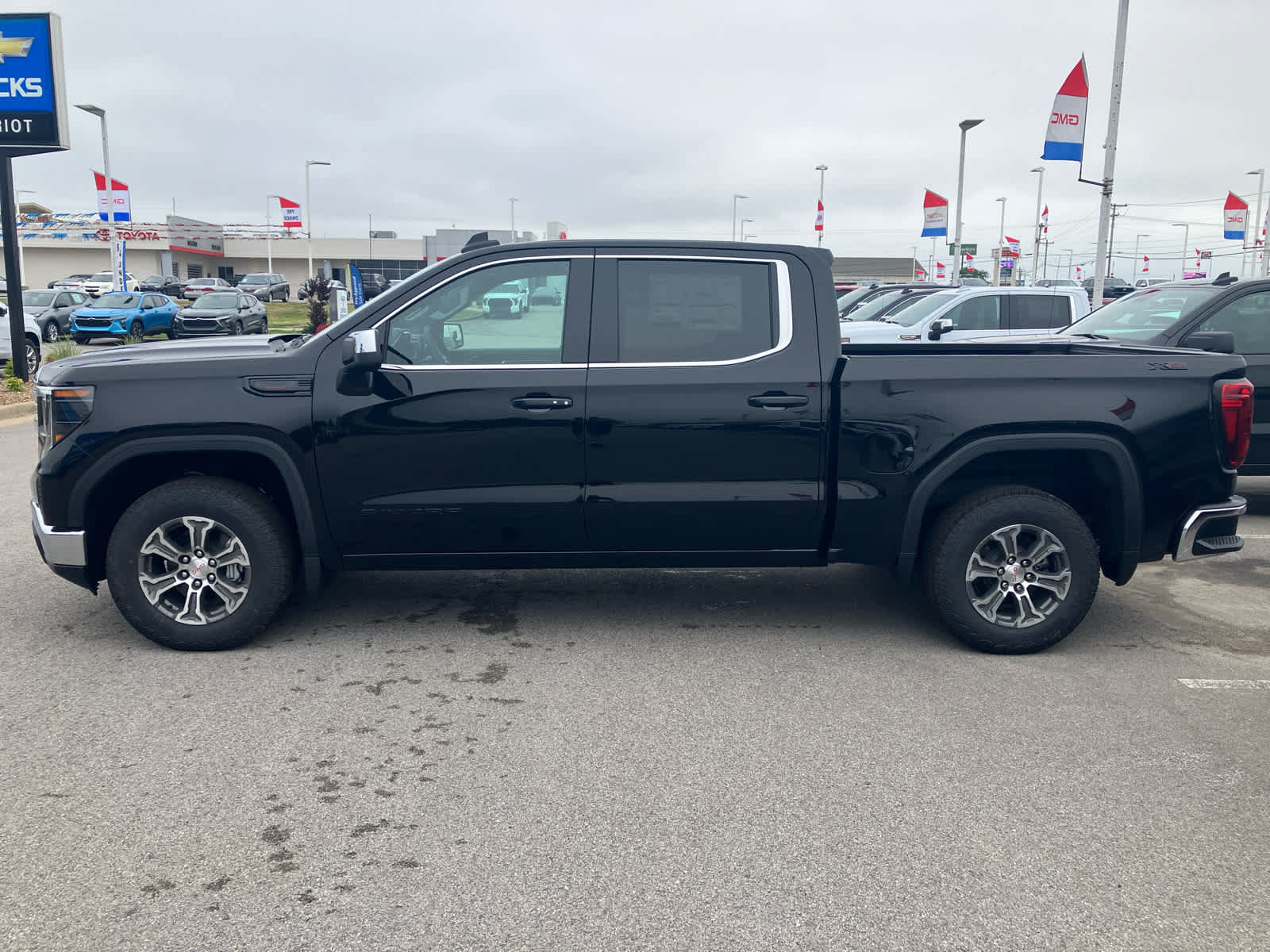New 2026 GMC Sierra 1500 SLE w/ X31 Off-Road Package AWD/4WD image 5