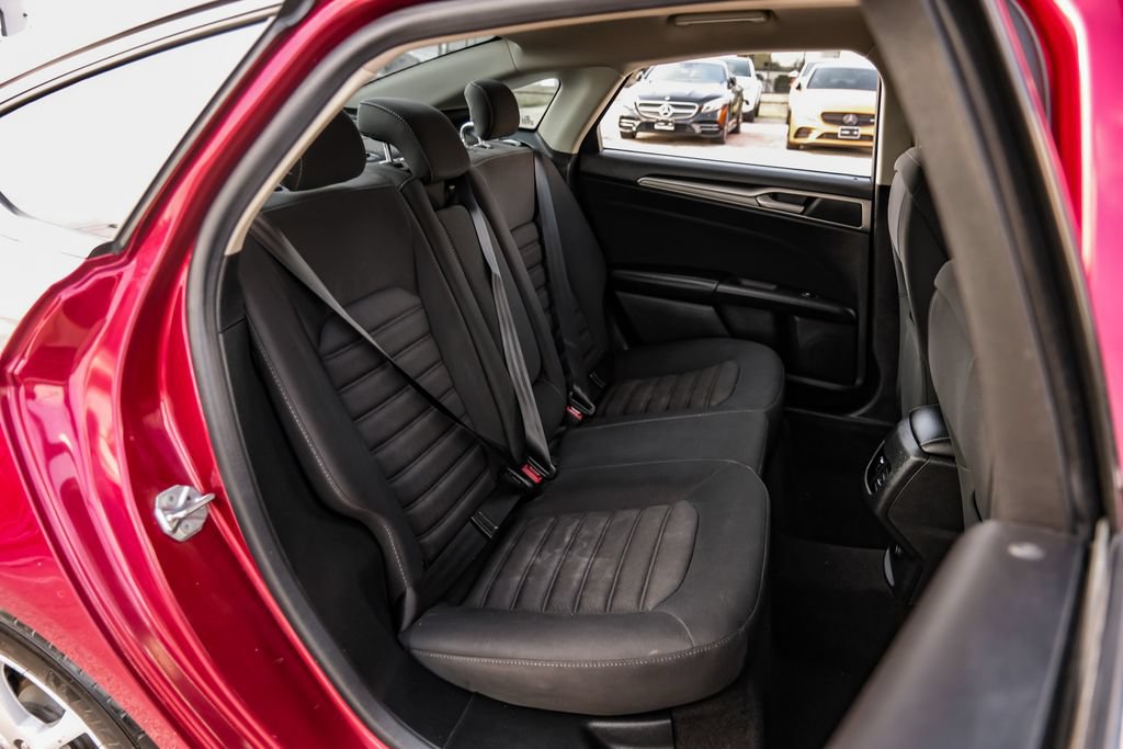 Used 2018 Ford Fusion SE w/ Fusion SE Technology Package FWD image 32