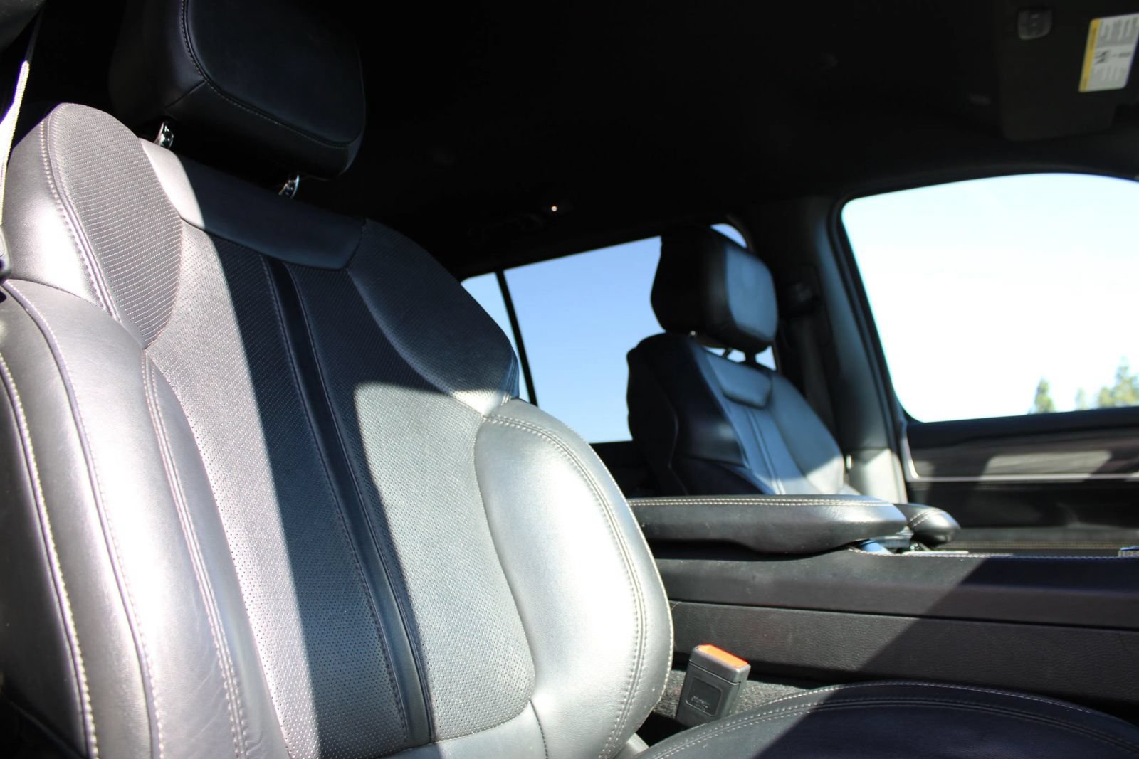 Used 2024 Jeep Wagoneer L Series II RWD image 17