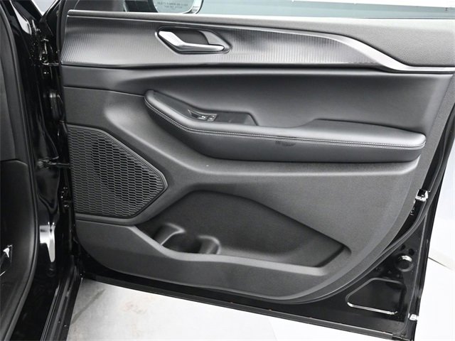 New 2025 Jeep Grand Cherokee Altitude image 18