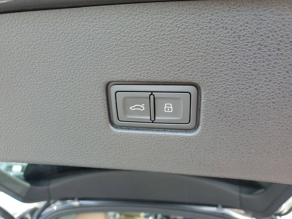 Used 2023 Audi Q8 Premium Plus w/ Premium Plus Package image 2