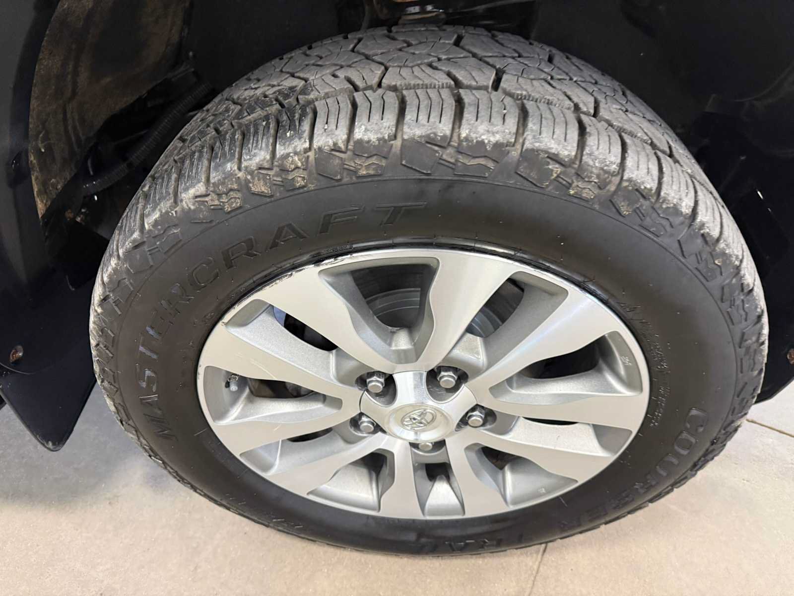 Used 2017 Toyota Tundra Limited w/ Limited Premium Package AWD/4WD image 12