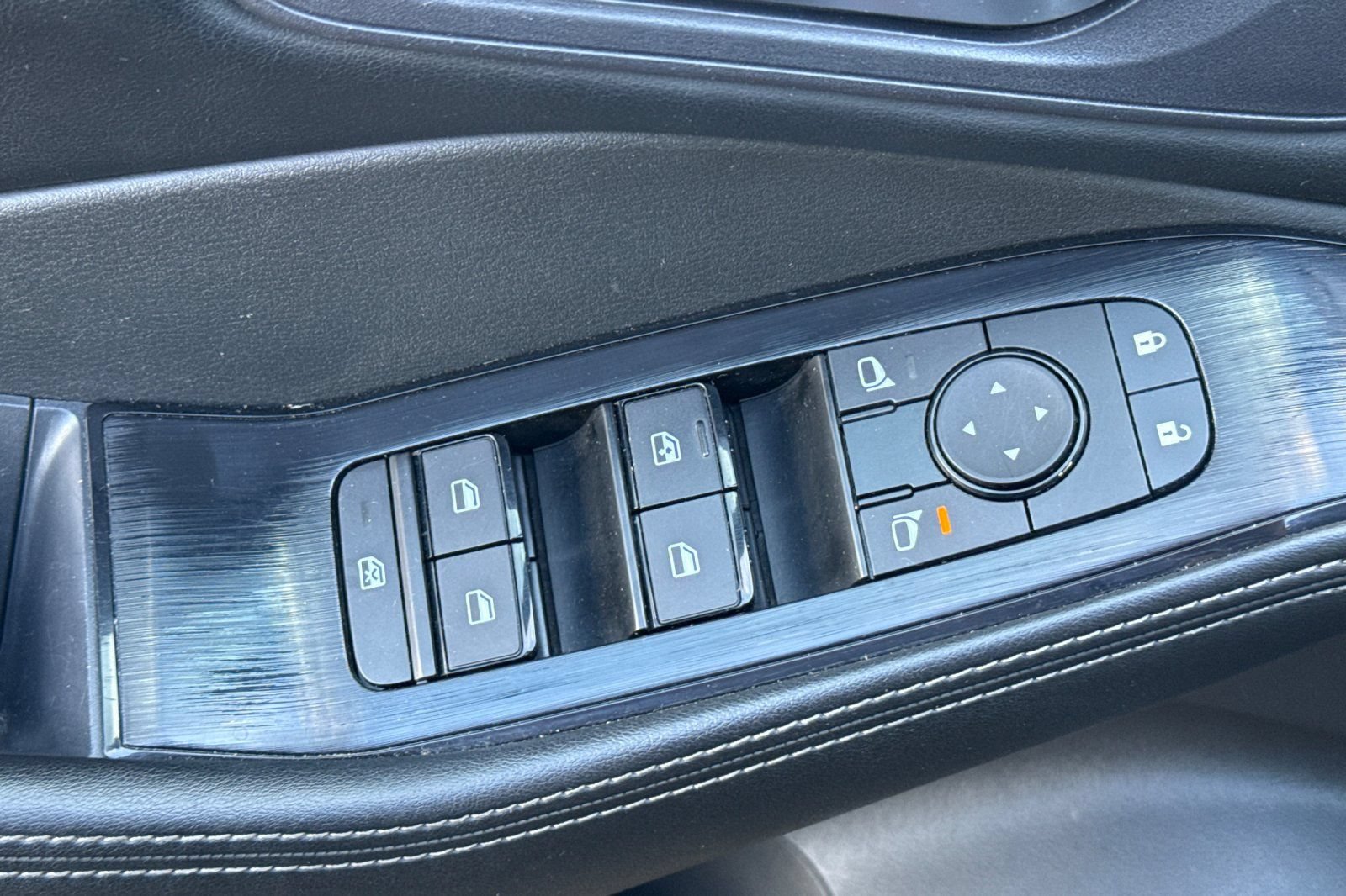 Used 2024 Nissan Rogue SV FWD image 14