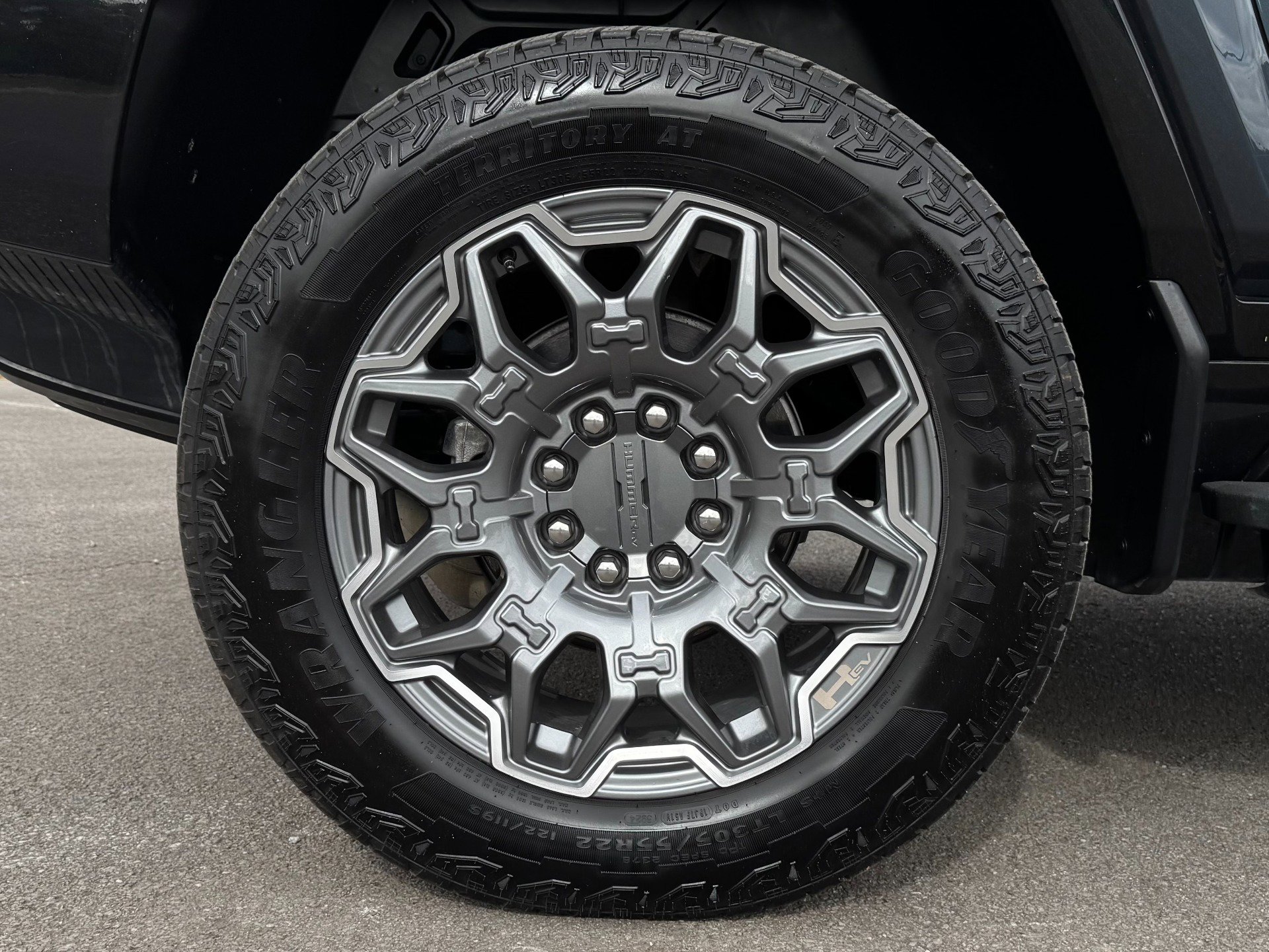 Used 2025 GMC Hummer EV 3X w/ LPO, Cargo Utility Package image 94