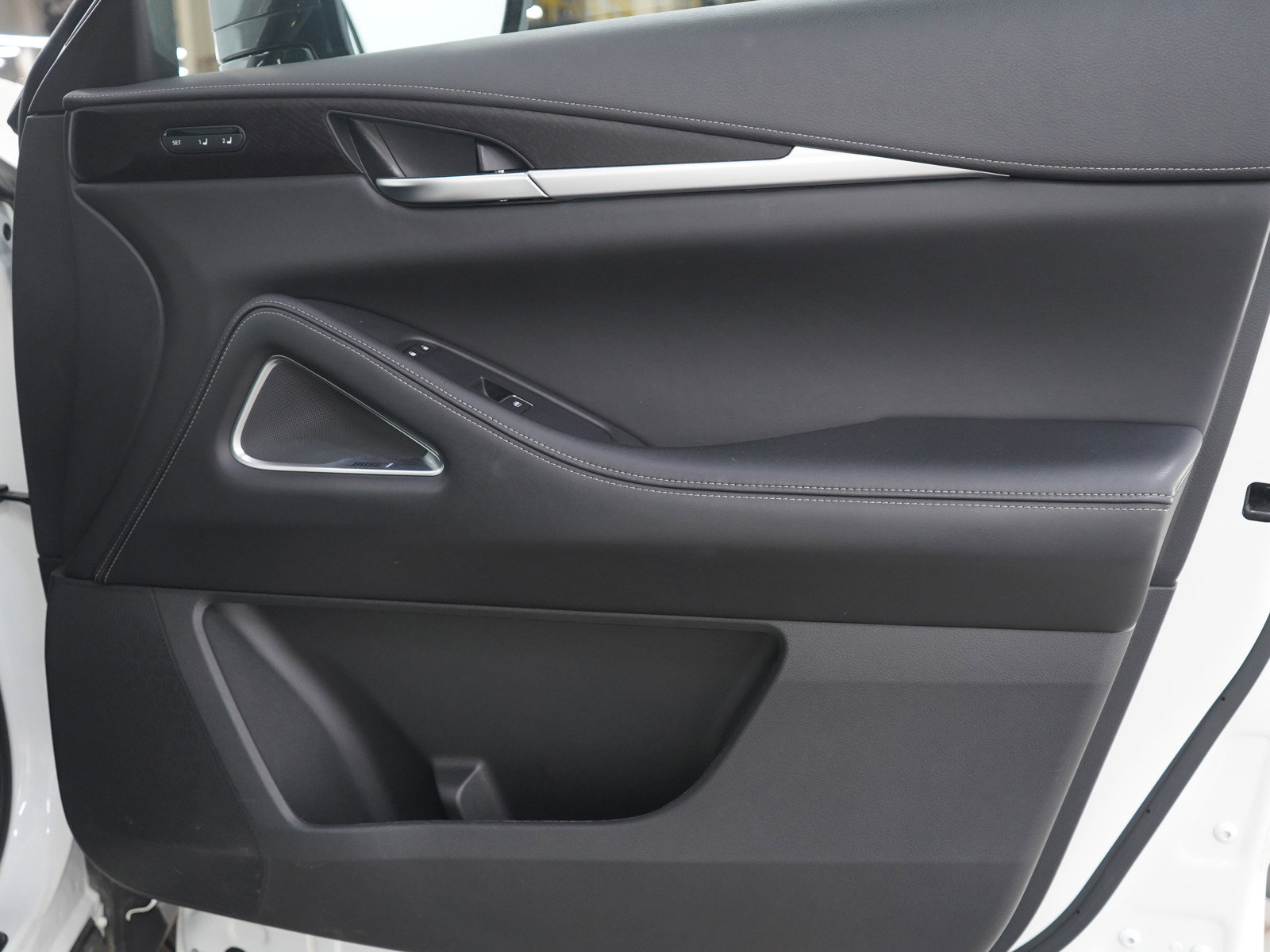 Used 2024 INFINITI QX60 Sensory image 9