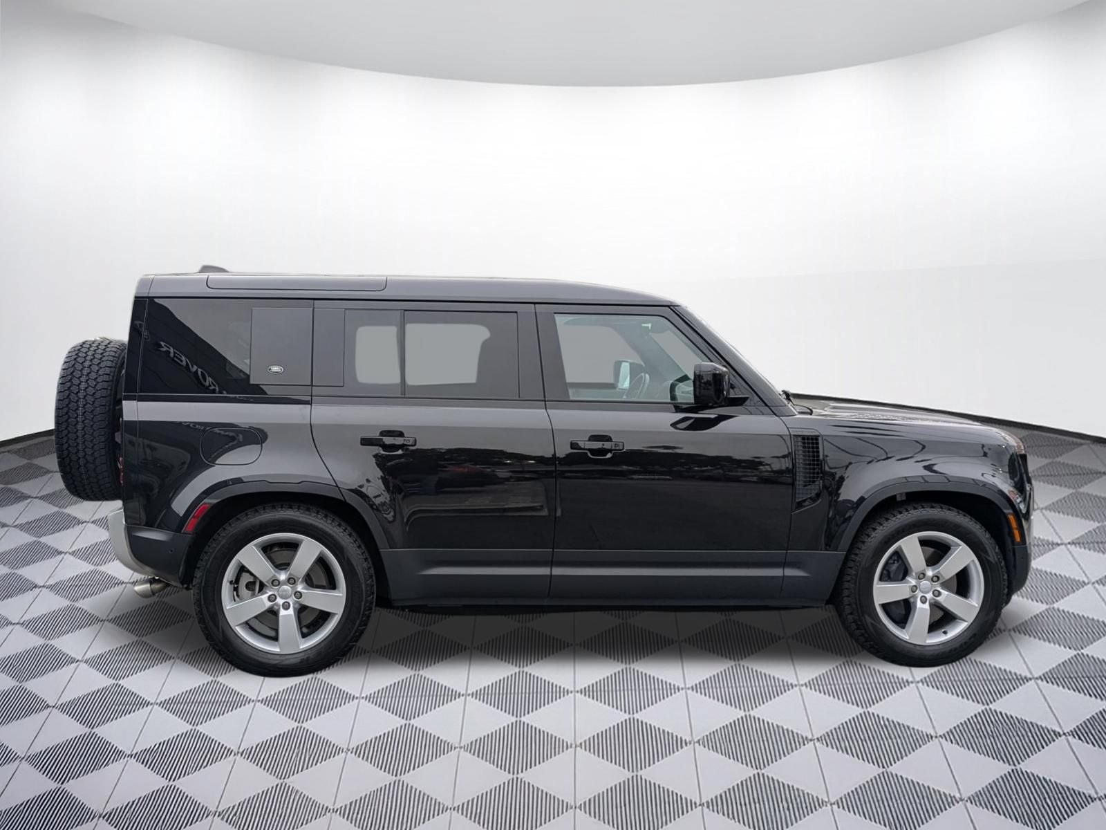 Used 2024 Land Rover Defender 110 SE AWD/4WD image 6