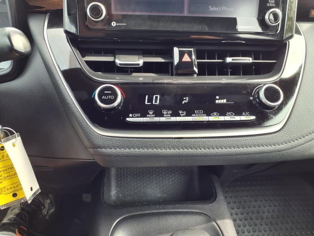Used 2022 Toyota Corolla SE image 19