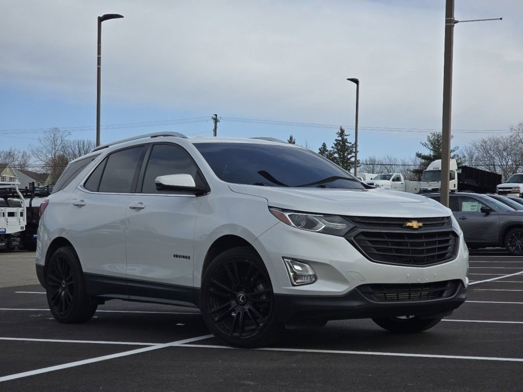 Used 2018 Chevrolet Equinox LT w/ Sun & Infotainment Package FWD image 2