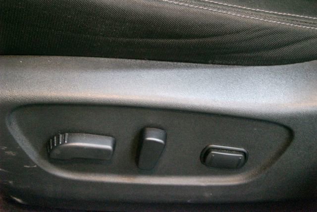 Used 2017 Nissan Rogue SV AWD/4WD image 19