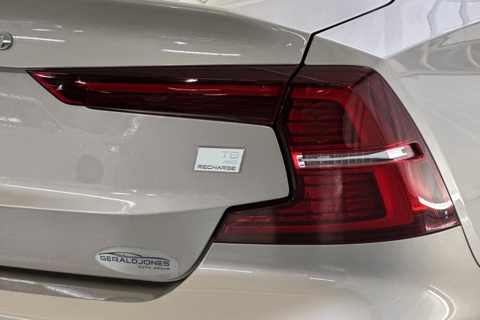 Used 2024 Volvo S60 T8 Ultimate w/ Climate Package image 12