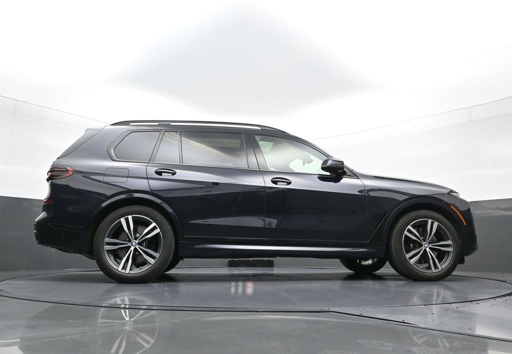 Used 2025 BMW X7 xDrive40i w/ M Sport Package image 30
