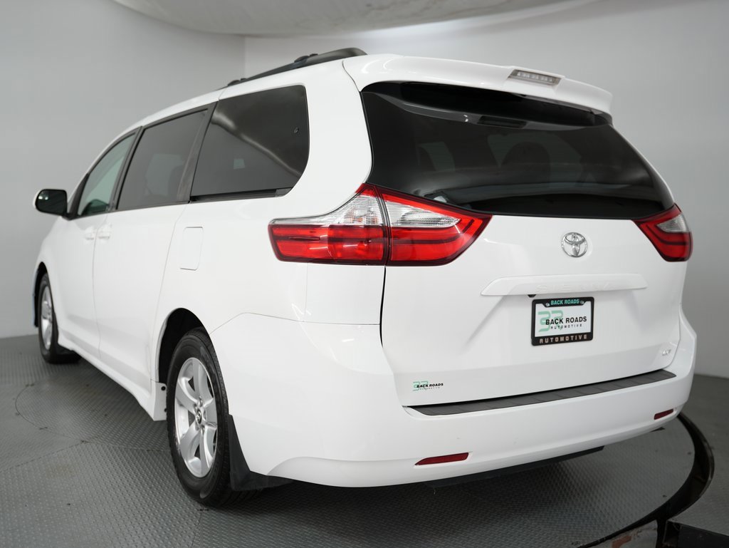 Used 2018 Toyota Sienna LE image 7