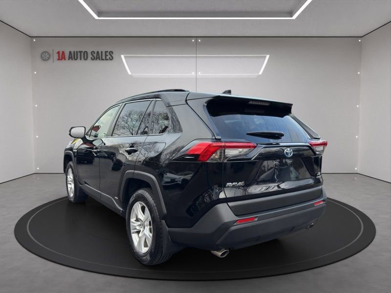 Used 2019 Toyota RAV4 XLE image 3