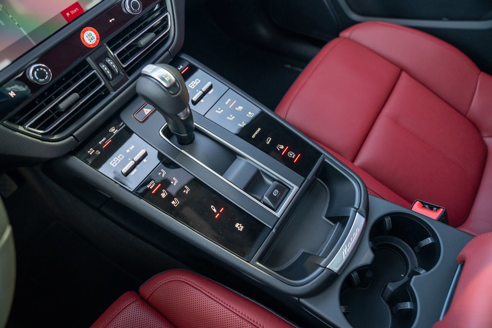 New 2026 Porsche Macan Turbo AWD/4WD image 21
