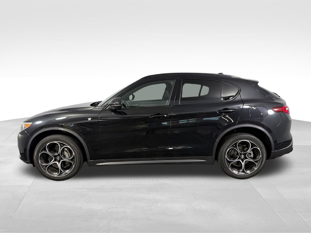 Used 2023 Alfa Romeo Stelvio Ti AWD/4WD image 10