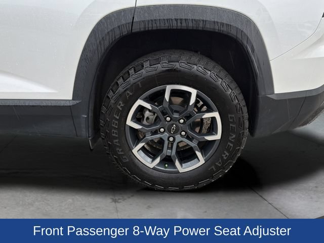 Used 2025 Chevrolet Equinox ACTIV w/ Safety and Technology Package AWD/4WD image 31