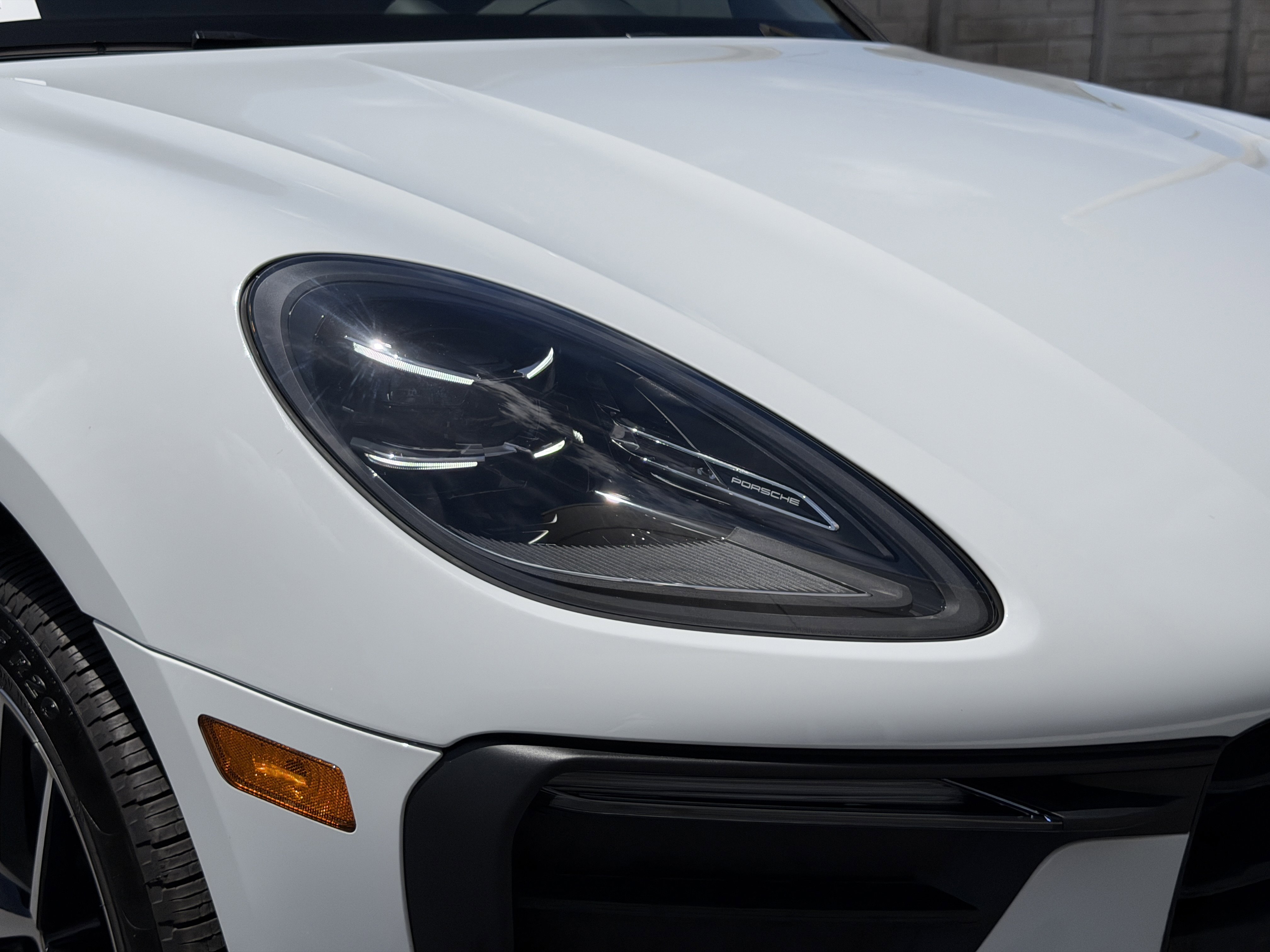 Certified 2025 Porsche Macan image 12