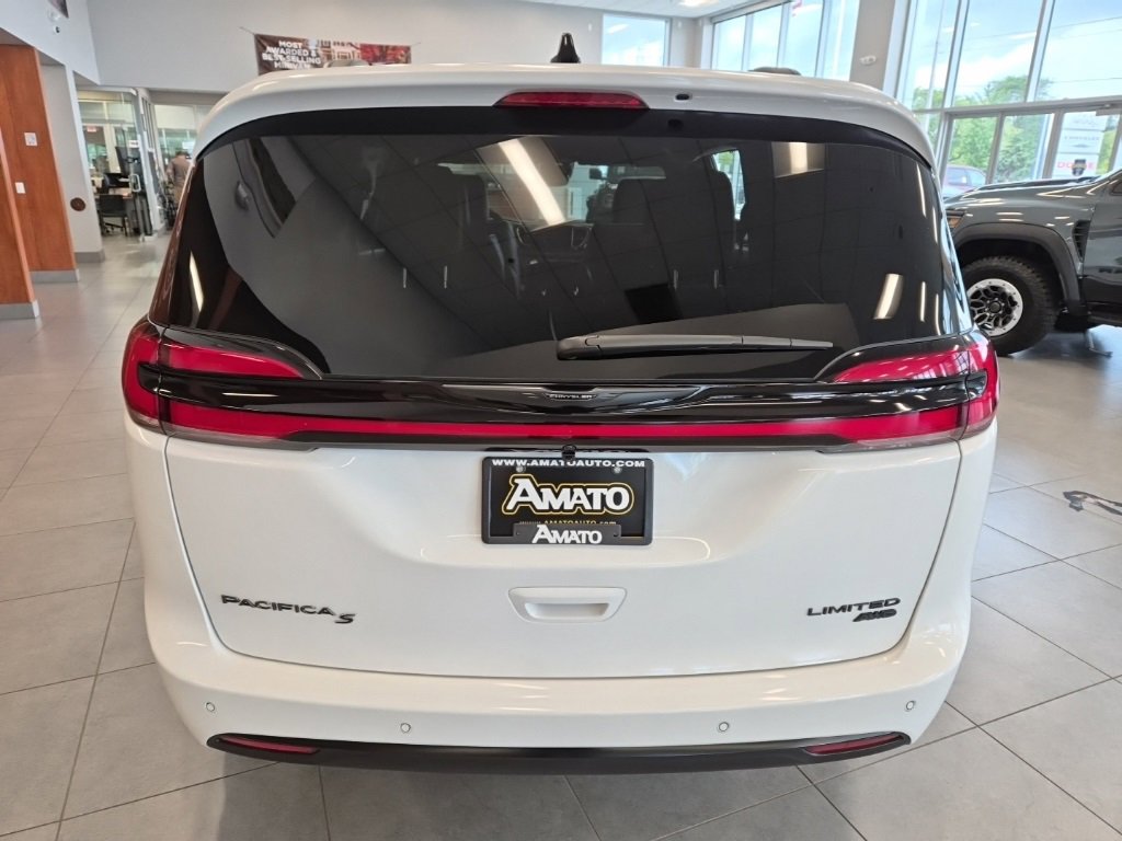 New 2026 Chrysler Pacifica Limited w/ S Appearance Package image 7