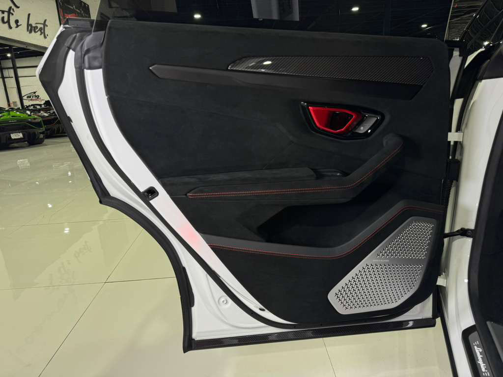 Used 2023 Lamborghini Urus Performante image 39
