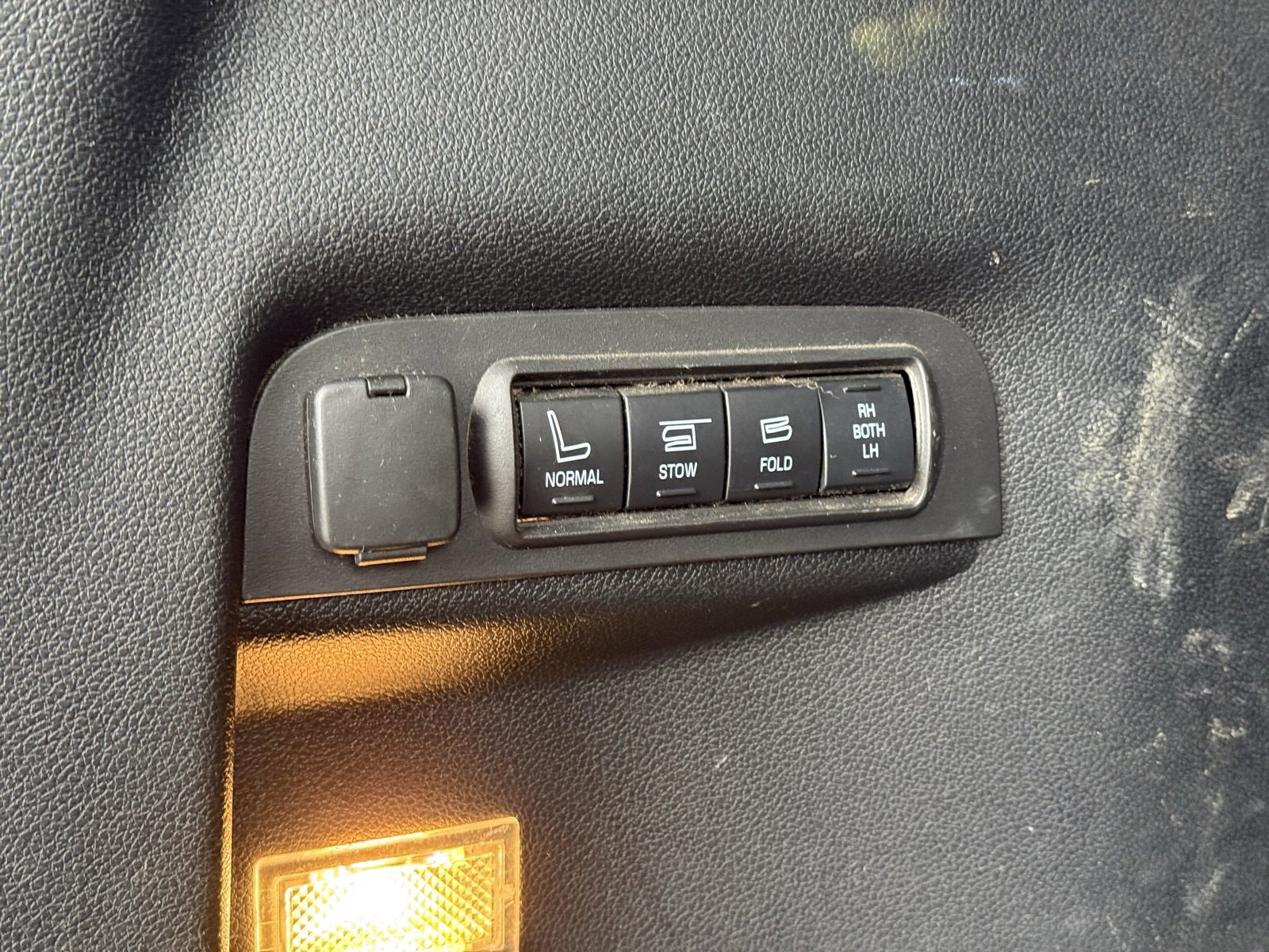 Used 2017 Ford Explorer Limited image 23