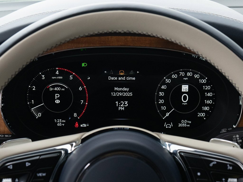 Used 2025 Bentley Bentayga image 39