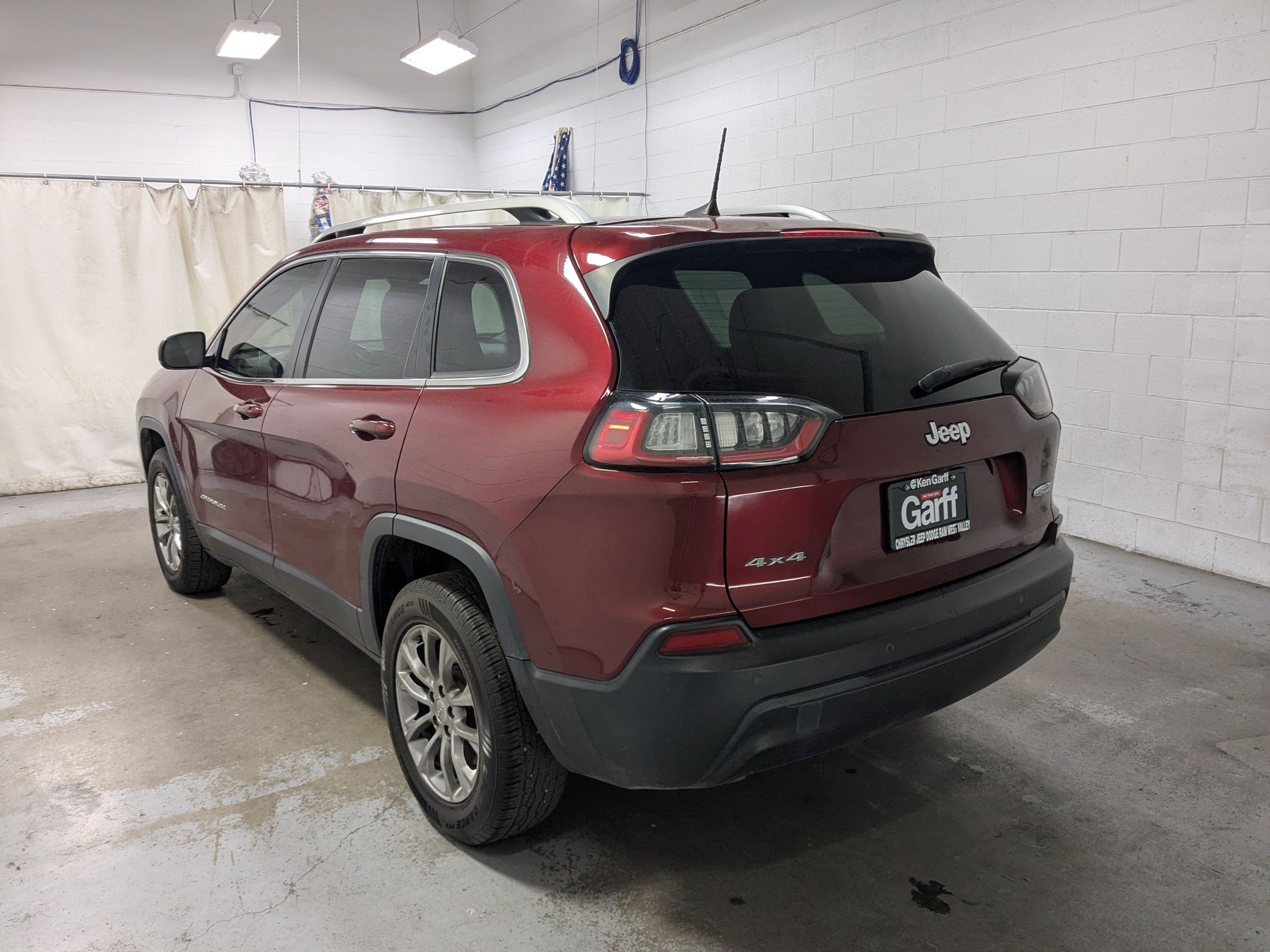 Used 2021 Jeep Cherokee Latitude Plus AWD/4WD image 9