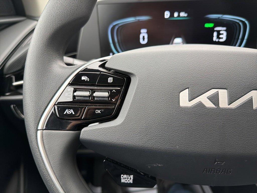 Certified 2025 Kia Niro LX image 36