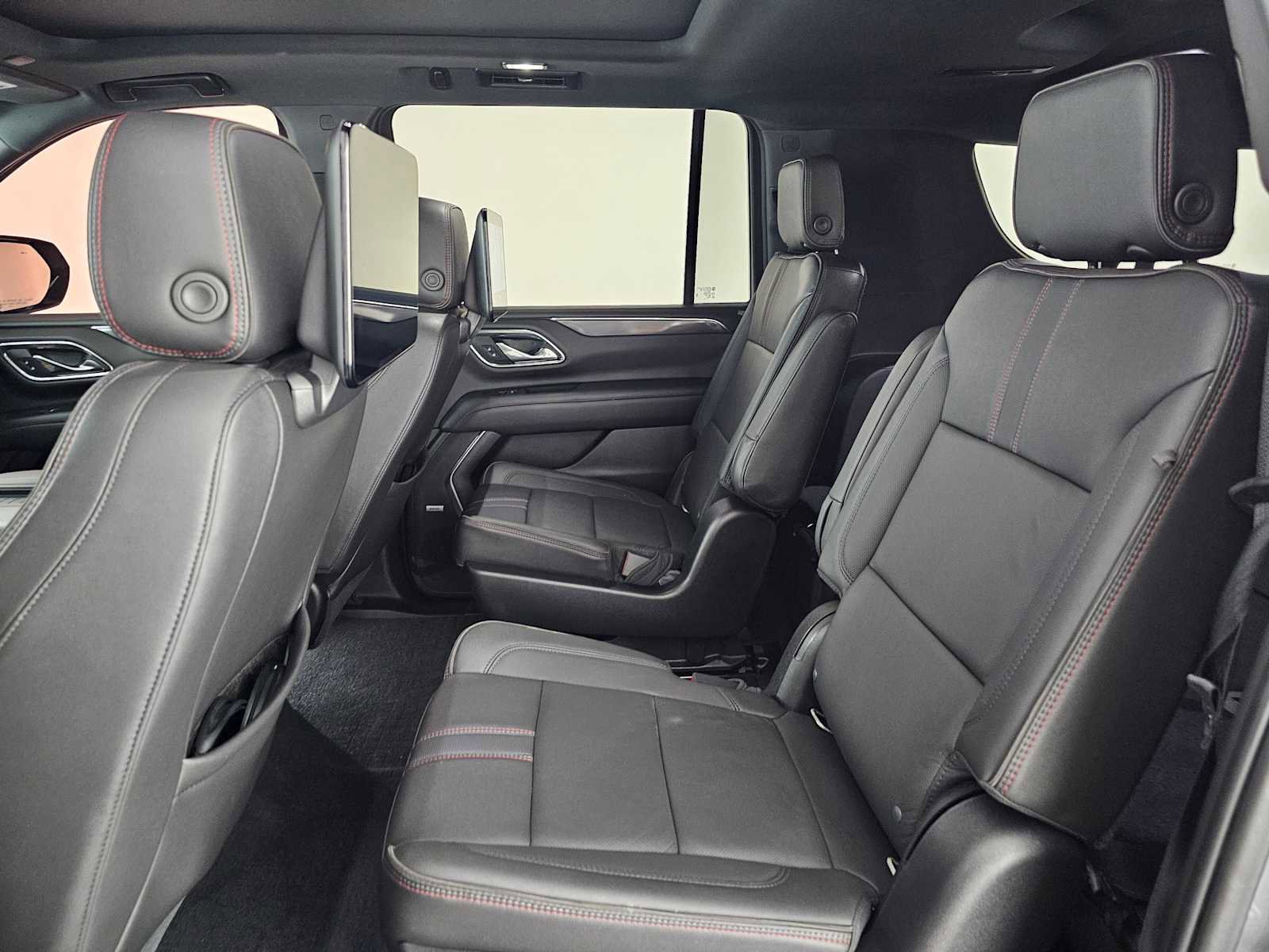 Used 2021 Chevrolet Suburban RST w/ Luxury Package image 19