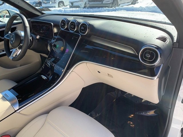 Used 2025 Mercedes-Benz GLC 300 4MATIC image 11