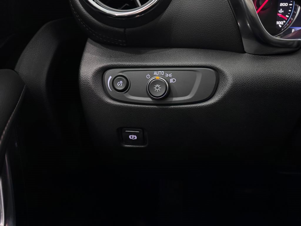 Certified 2022 Chevrolet Blazer Premier w/ Enhanced Convenience Package AWD/4WD image 19