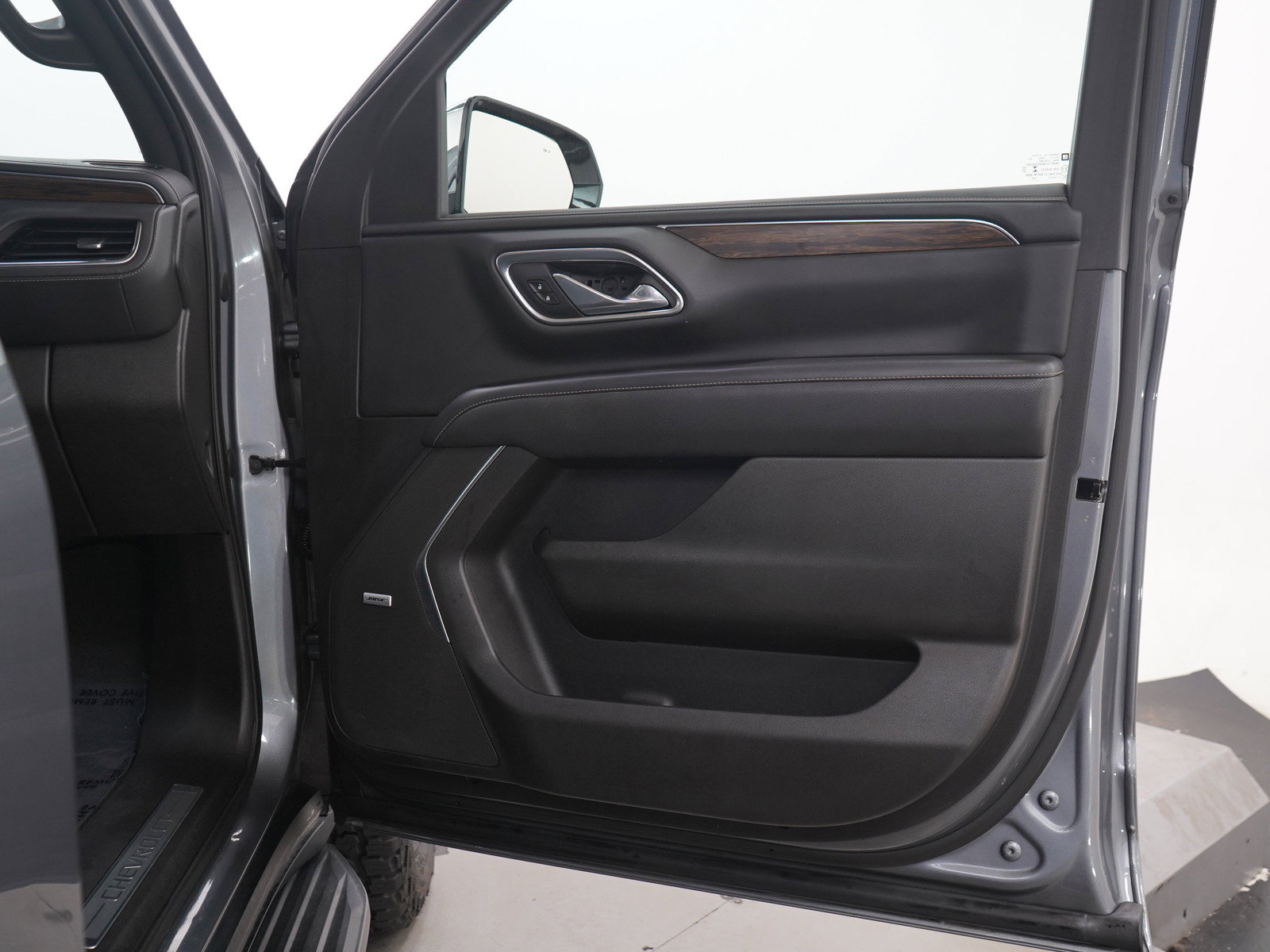 Used 2021 Chevrolet Suburban Premier w/ Premium Package AWD/4WD image 9
