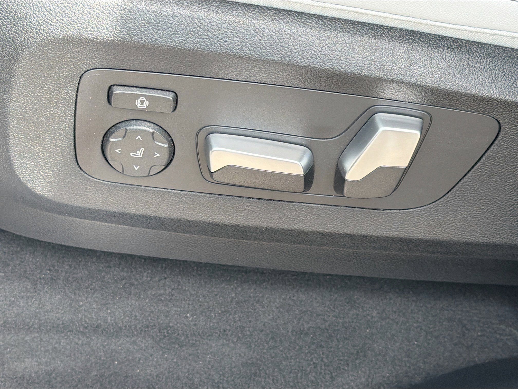 New 2026 BMW X5 sDrive40i w/ M Sport Package image 25