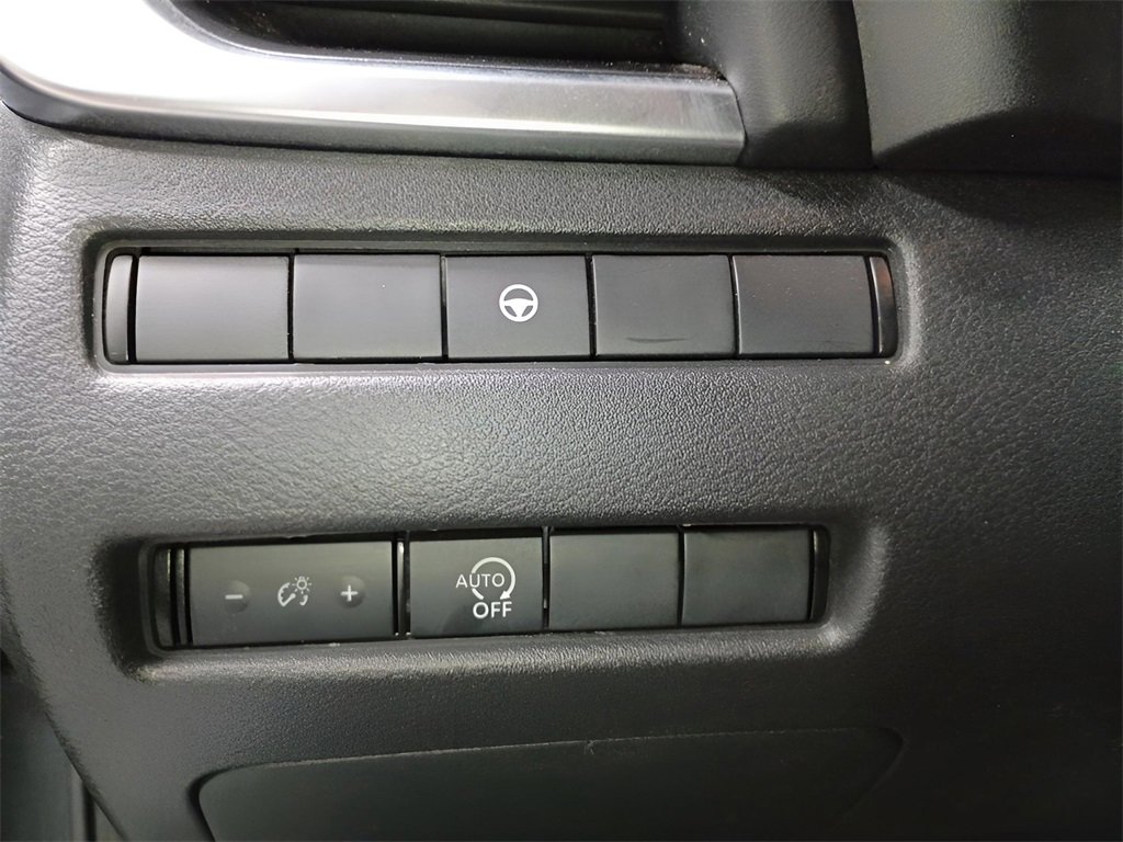 Used 2023 Nissan Rogue SV image 9