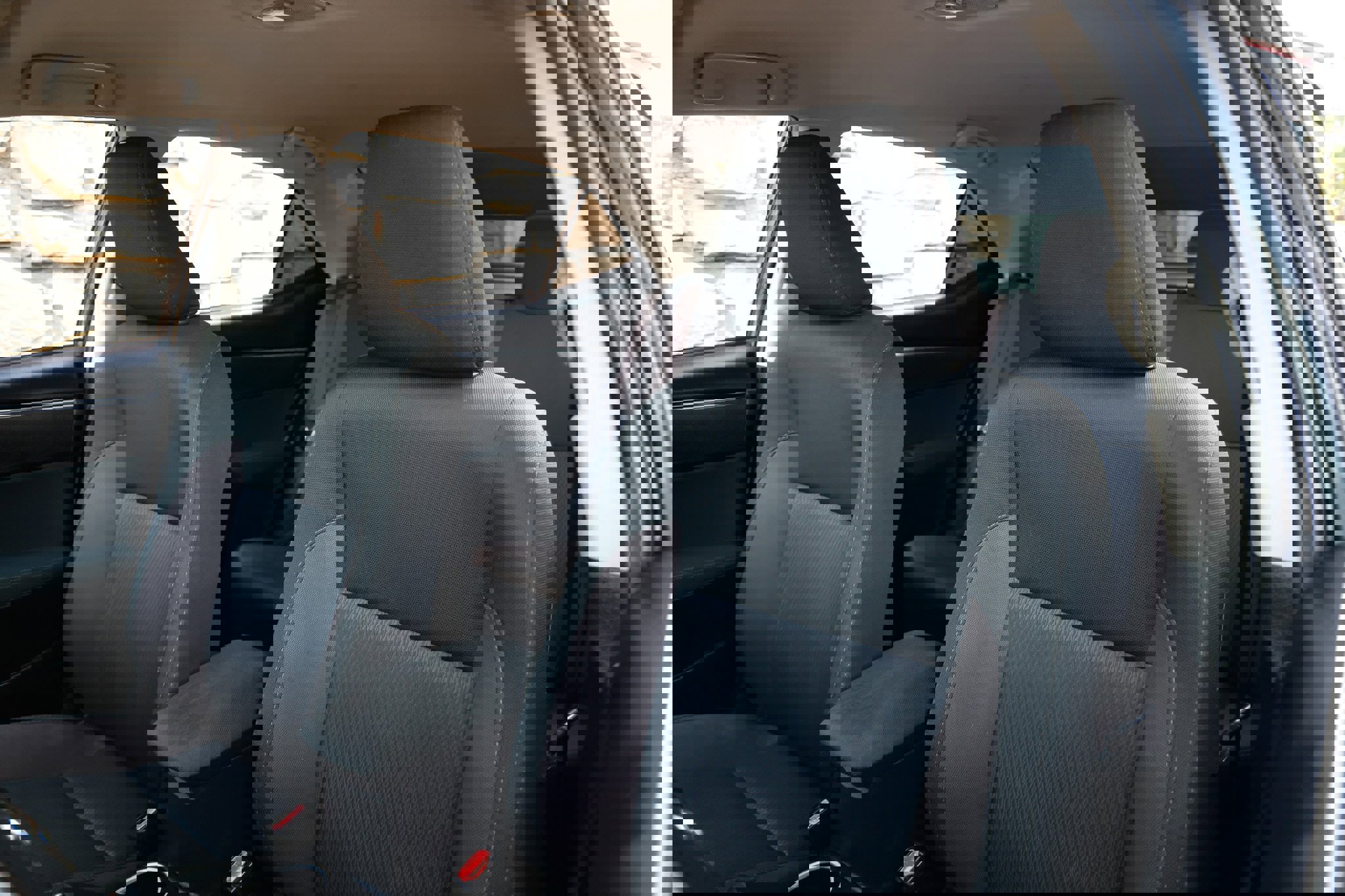 Used 2019 Toyota Corolla LE image 9