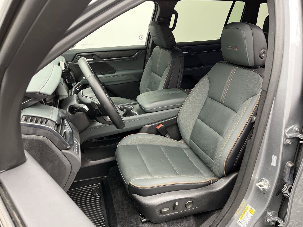 Certified 2025 GMC Acadia AT4 w/ LPO, Floor Liner Package AWD/4WD image 9
