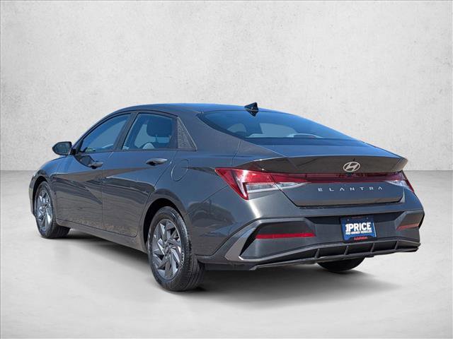 Used 2024 Hyundai Elantra SEL FWD image 8