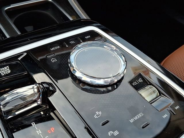 New 2026 BMW 750e xDrive w/ Executive Package image 14