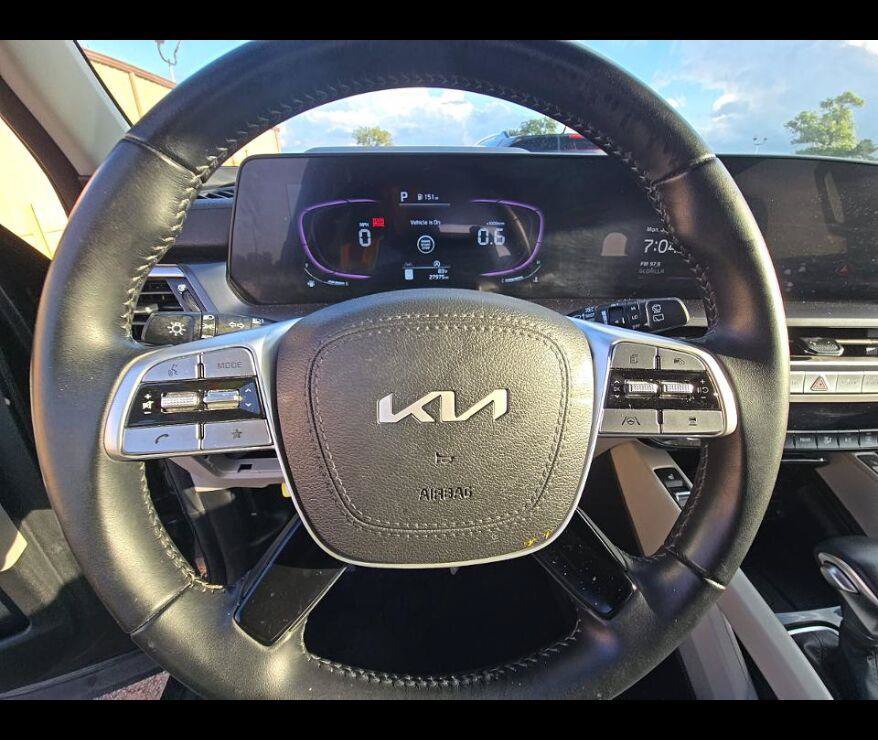 Used 2025 Kia Telluride S FWD image 4