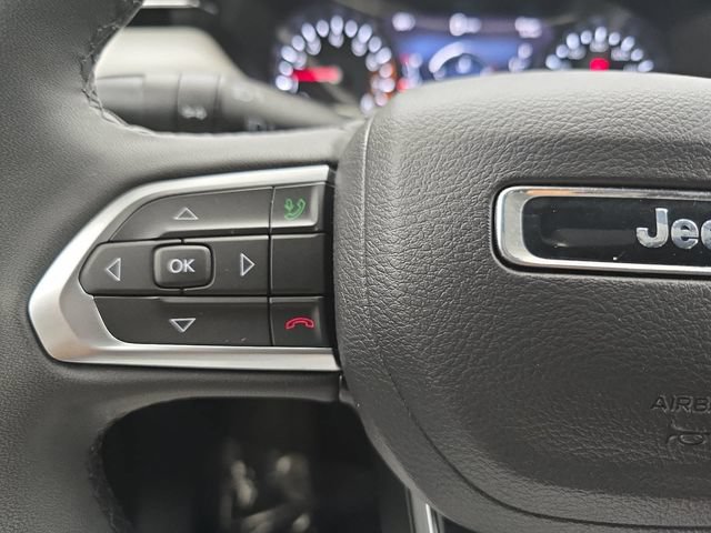 Used 2025 Jeep Compass Limited AWD/4WD image 17