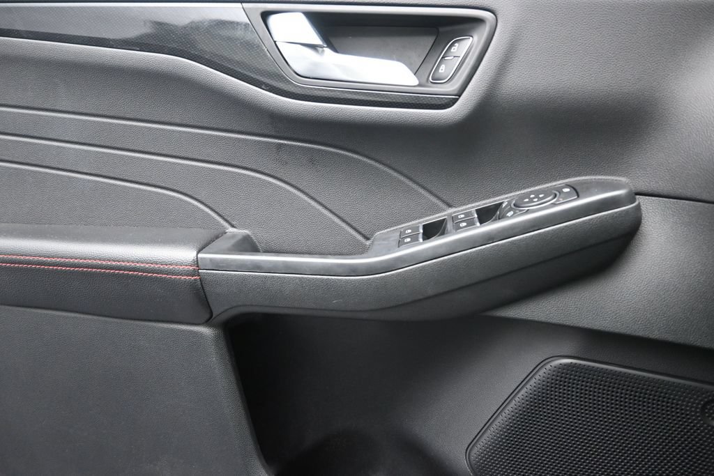 Used 2025 Ford Escape ST-Line AWD/4WD image 16