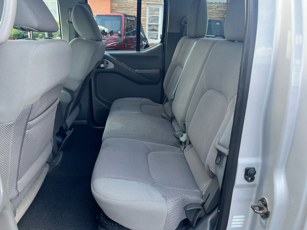 Used 2012 Nissan Frontier SV w/ SV Premium Utility Pkg image 13