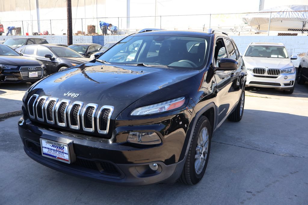 Used 2018 Jeep Cherokee Latitude FWD image 3