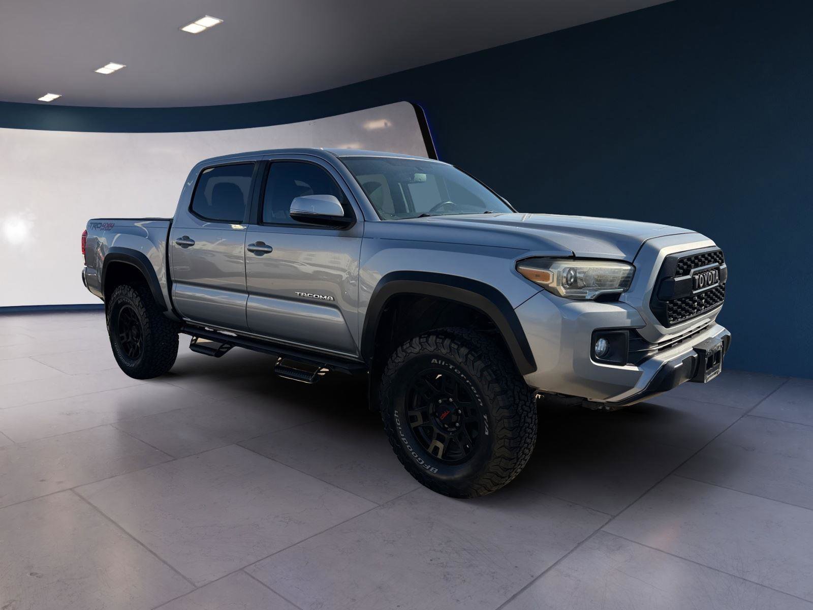 Used 2017 Toyota Tacoma TRD Off-Road w/ Tow Package (A/T) image 7