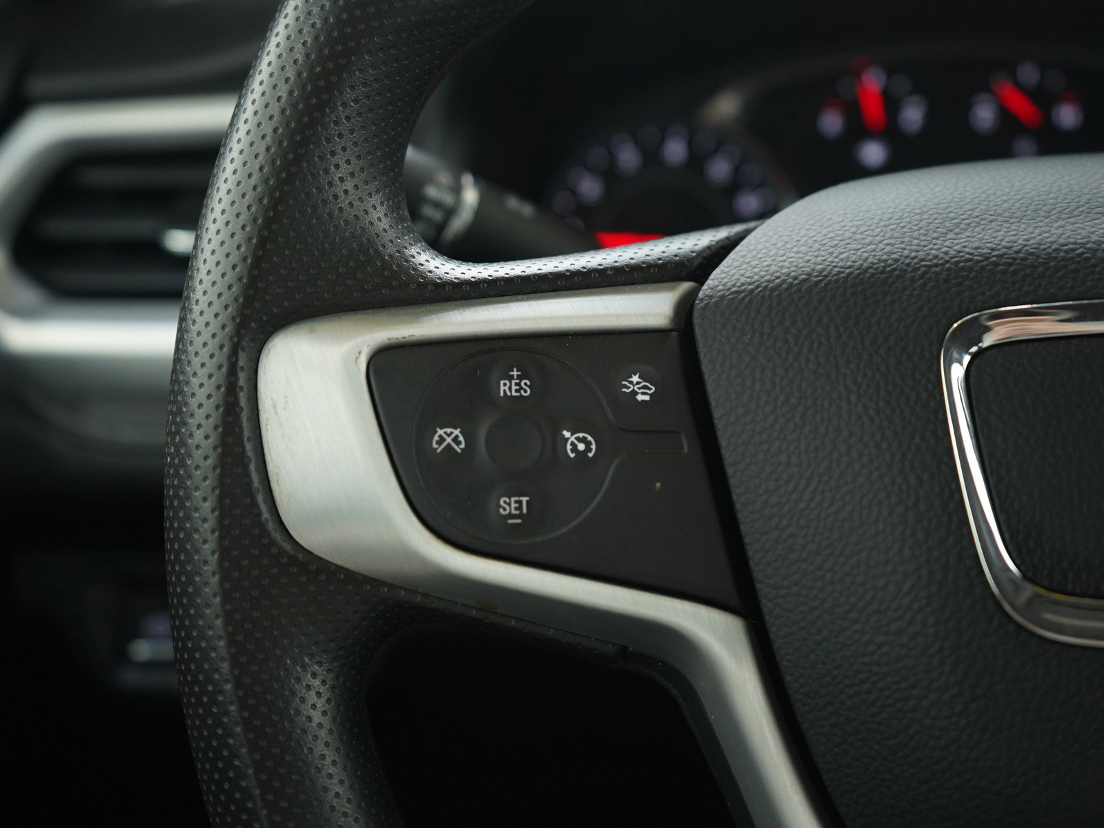 Used 2023 GMC Acadia SLE image 27